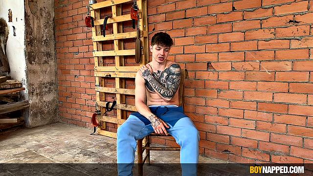 Гарри Мэйсон, Митч Шиф и Себастьян Кейн устраивают дикий гей-тройничок с взрывной напряжённостью