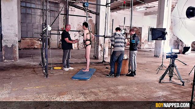 Гарри Мэйсон, Митч Шиф и Себастьян Кейн устраивают дикий гей-тройничок с взрывной напряжённостью