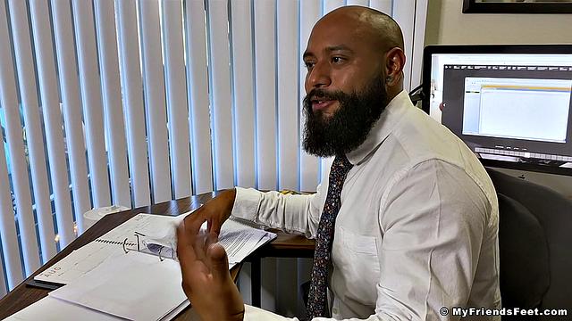 Boss Leo Gets Worshiped - Leo
