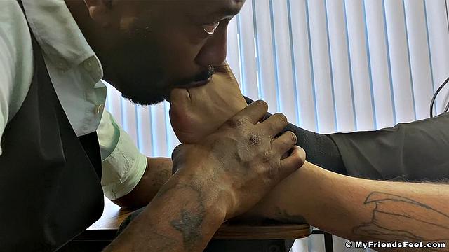 Boss Leo Gets Worshiped - Leo