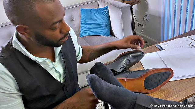 Boss Leo Gets Worshiped - Leo