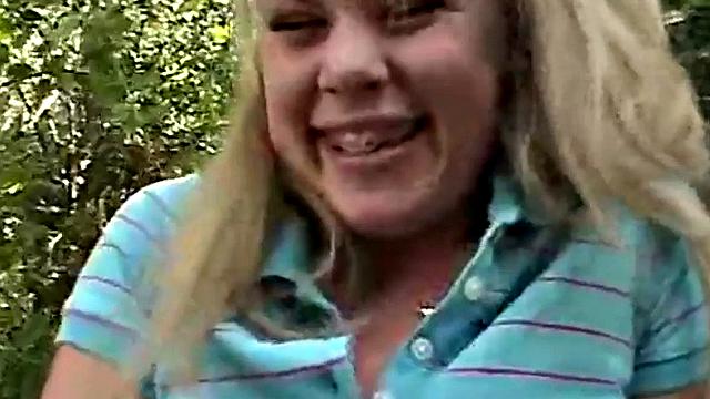 Amateur teen masturbating outdoors