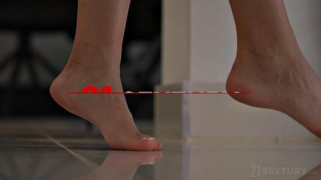Sexy Feet, Scene #01