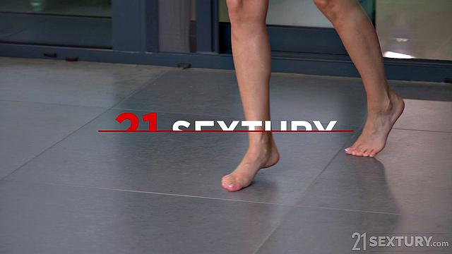 Sexy Feet, Scene #01