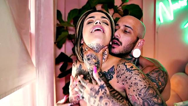 TS man with strapon fucks babe after getting licked