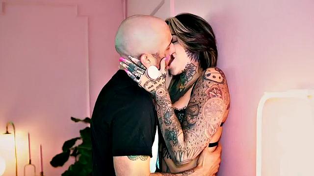 TS man with strapon fucks babe after getting licked