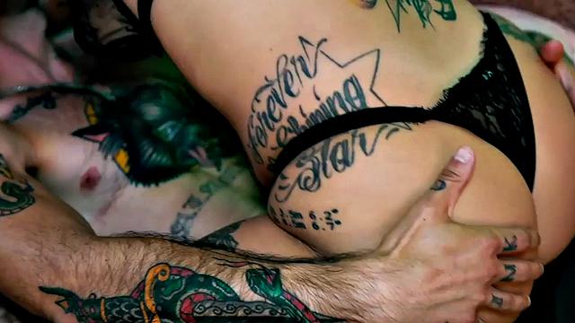 TS man with strapon fucks babe after getting licked