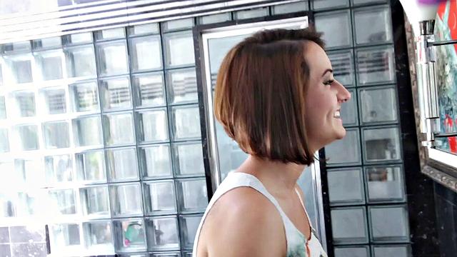 рыжая трахается и выдавливает сперму из себя