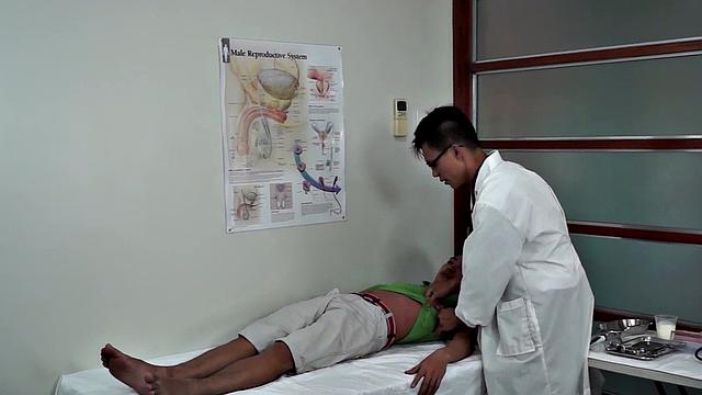 Amateur Asian twink toyed by doctor before enema
