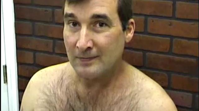 Роберт отрывается по полной с ещё одним рабочим
