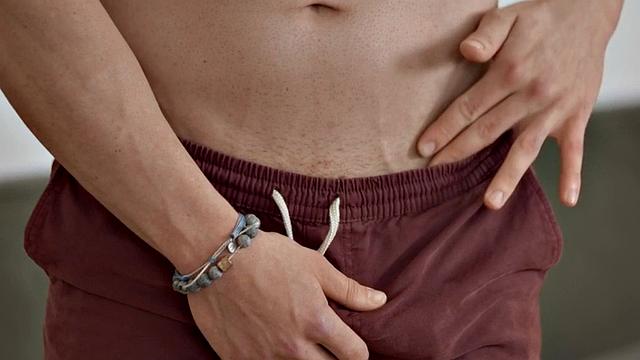 Amateur jock wanks cock till load in solo pleasure