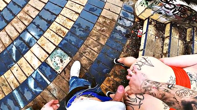 Public Euro MILF with tattoos smashed outdoor