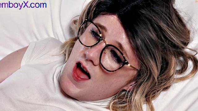 Geeky cheerleader tugs and teases