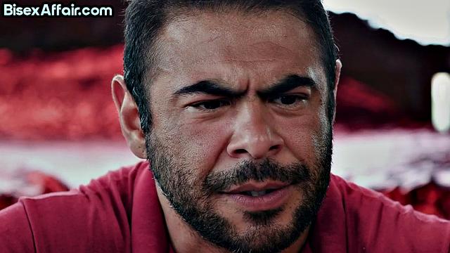 блондинка скачет в би-тройничке - угадай, кто свалит первым