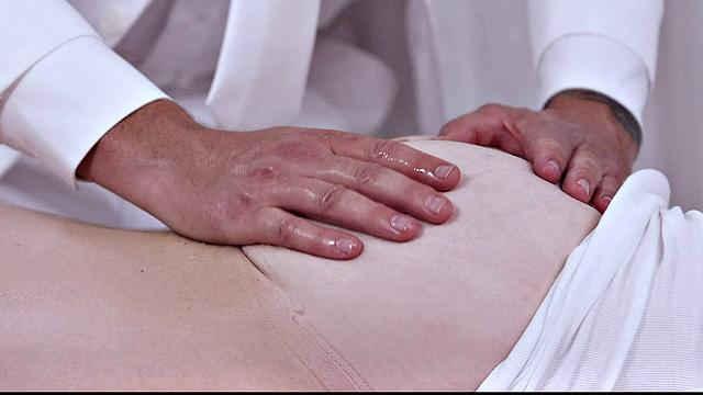 зрелый джейк хилл принимает на себя смазанный член бо рида