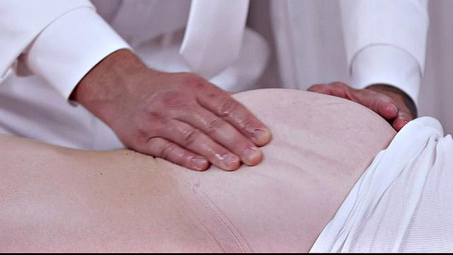 зрелый джейк хилл принимает на себя смазанный член бо рида