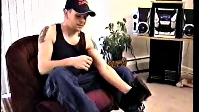 Axel gets his cock sucked by another man