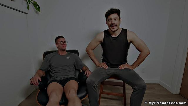Поклоняются ногам Кларка - Кларк