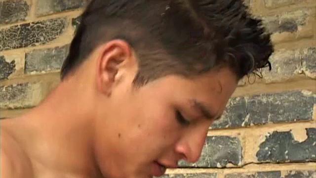 Мигель и Фердинан устроили жаркую тусовку на природе без одежды, проверяй, кто кого дольше выдержит