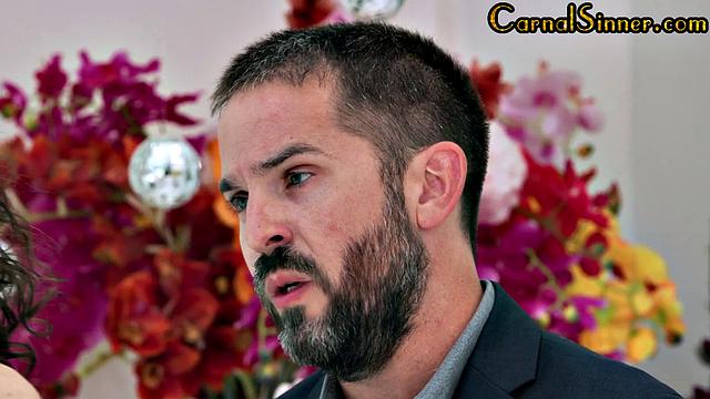 Cockcraving bigass babe cock bouncing