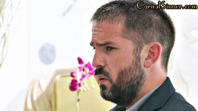 Cockcraving bigass babe cock bouncing