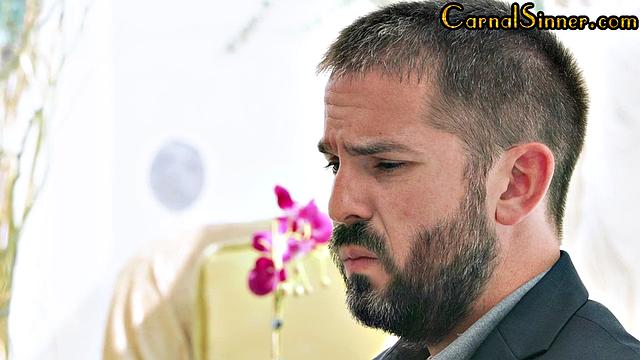 Cockcraving bigass babe cock bouncing