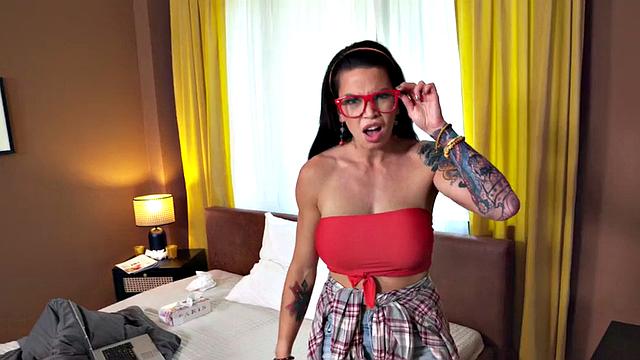 Inked hostel MILF gets cuntsmashed by lucky backpacker