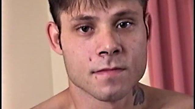 диллон яростно дрочит и выдает мощный залп спермы