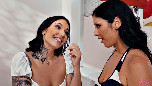 Kissing Booth Cuties