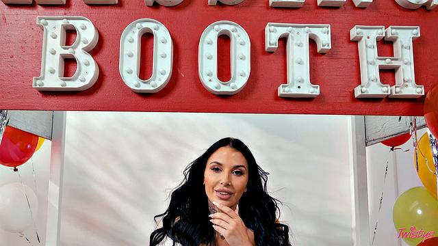 Kissing Booth Cuties