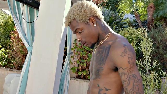 Bootylicious Ebony outdoor fucked by BBC Boyfriend