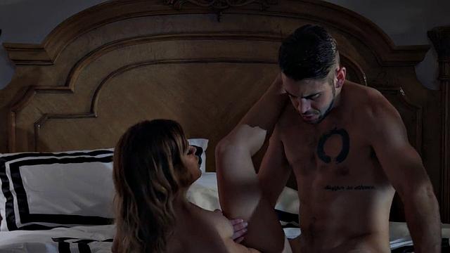 Татуированная блондинка заглатывает bbc до слёз и не может остановиться