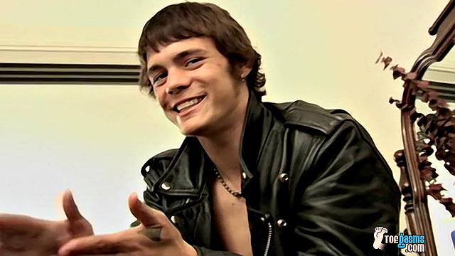 Boomer Jacoby shows off his sexy feet and can't resist stroking solo, who knew toes were his secret weapon