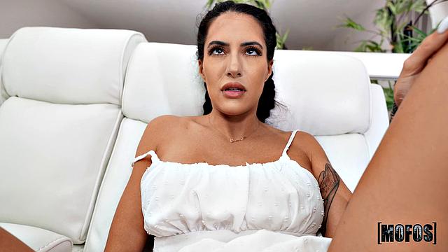 coco bae сосёт charles dera и получает по полной в догги