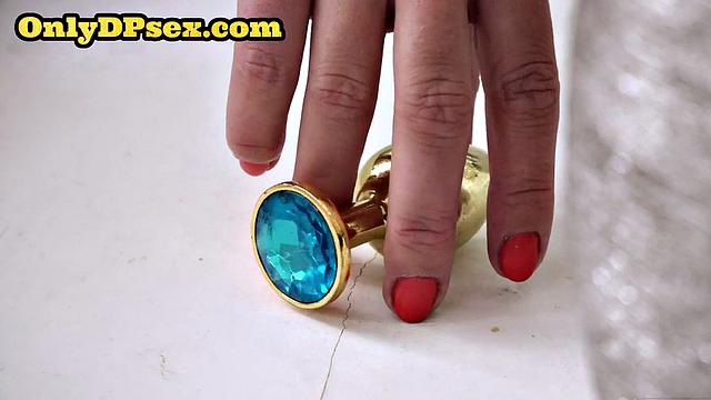 Busty DP loving babe pounded in threesome