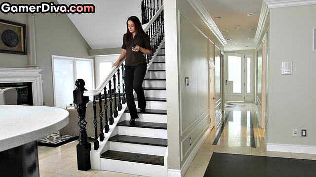 Petite gamer pussylicked by GF