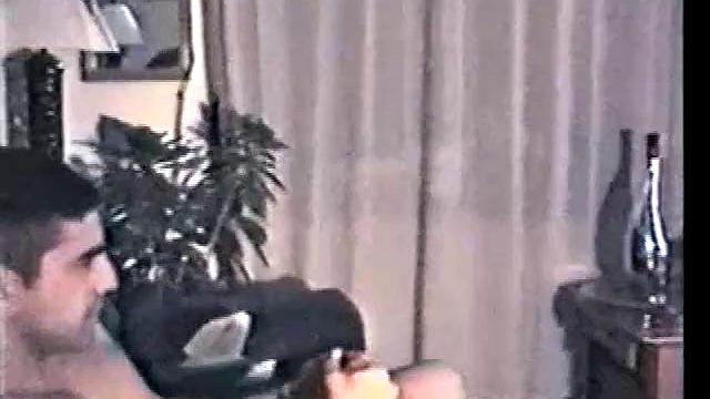 Zack дрочит с таким азартом, что не замечает никого вокруг