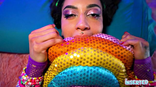 Рэйвин даёт по полной и сама не против грязи, лишь бы скучно не было.