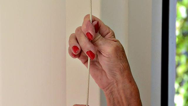 JMac shoots his load, Leah swallows