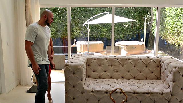 леа заглатывает сперму до последней капли