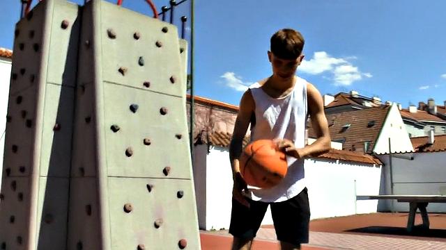 Pulled Euro twink nailed in tight ass in public park