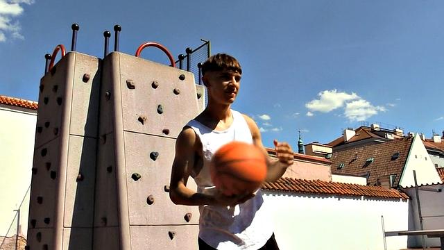 Pulled Euro twink nailed in tight ass in public park