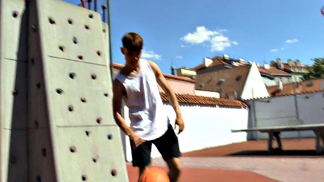 Pulled Euro twink nailed in tight ass in public park