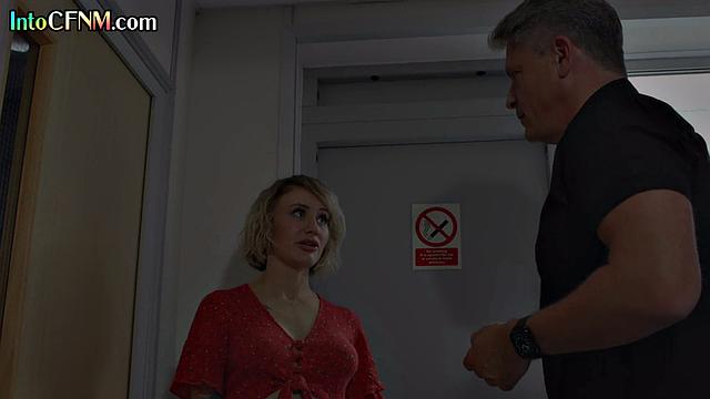 две зрелые красавицы дрочат взрослому любовнику в офисе до финала спермы.