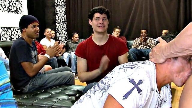 Real hung strippers sucked by guests