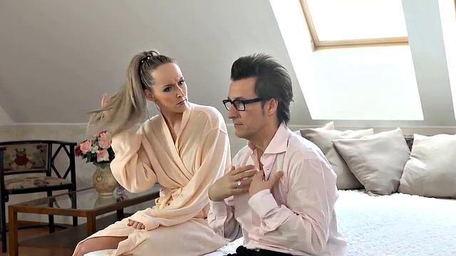 VIP4K. Mature begins morning by seducing sons blond girlfriend