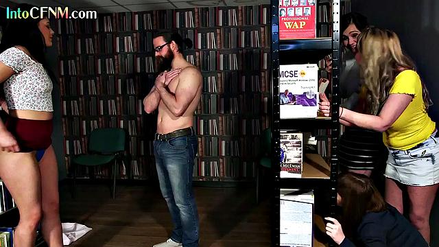 sexy babes sucking lucky guys dick