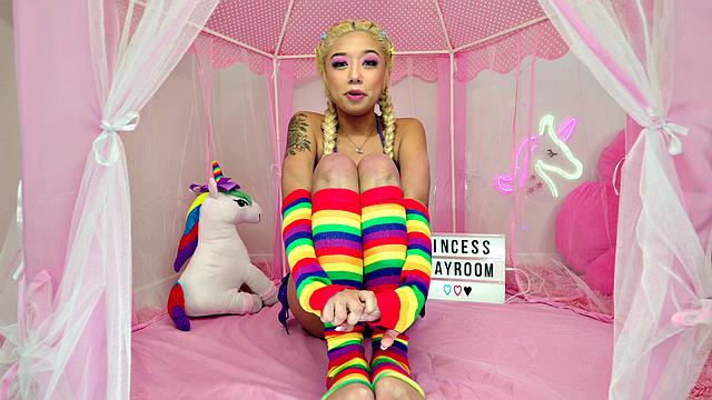 Джиа в розовом белье устроила жару, постель не выжила