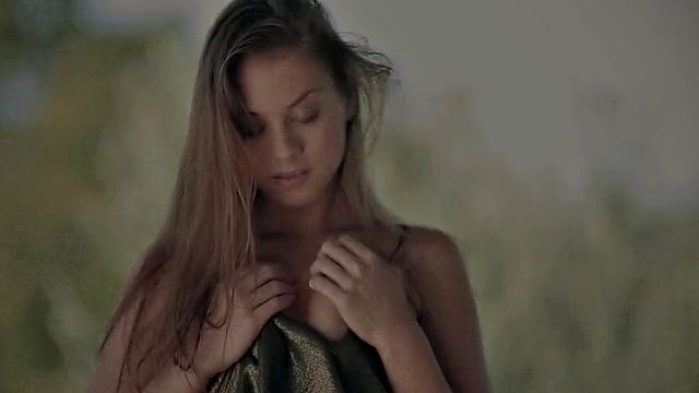 Grace's solo play with a pierced pussy and trimmed pussy