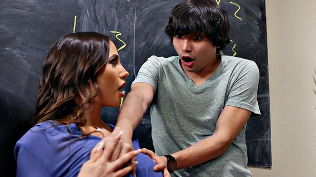 Bigbooty cougar professor banged by little guy